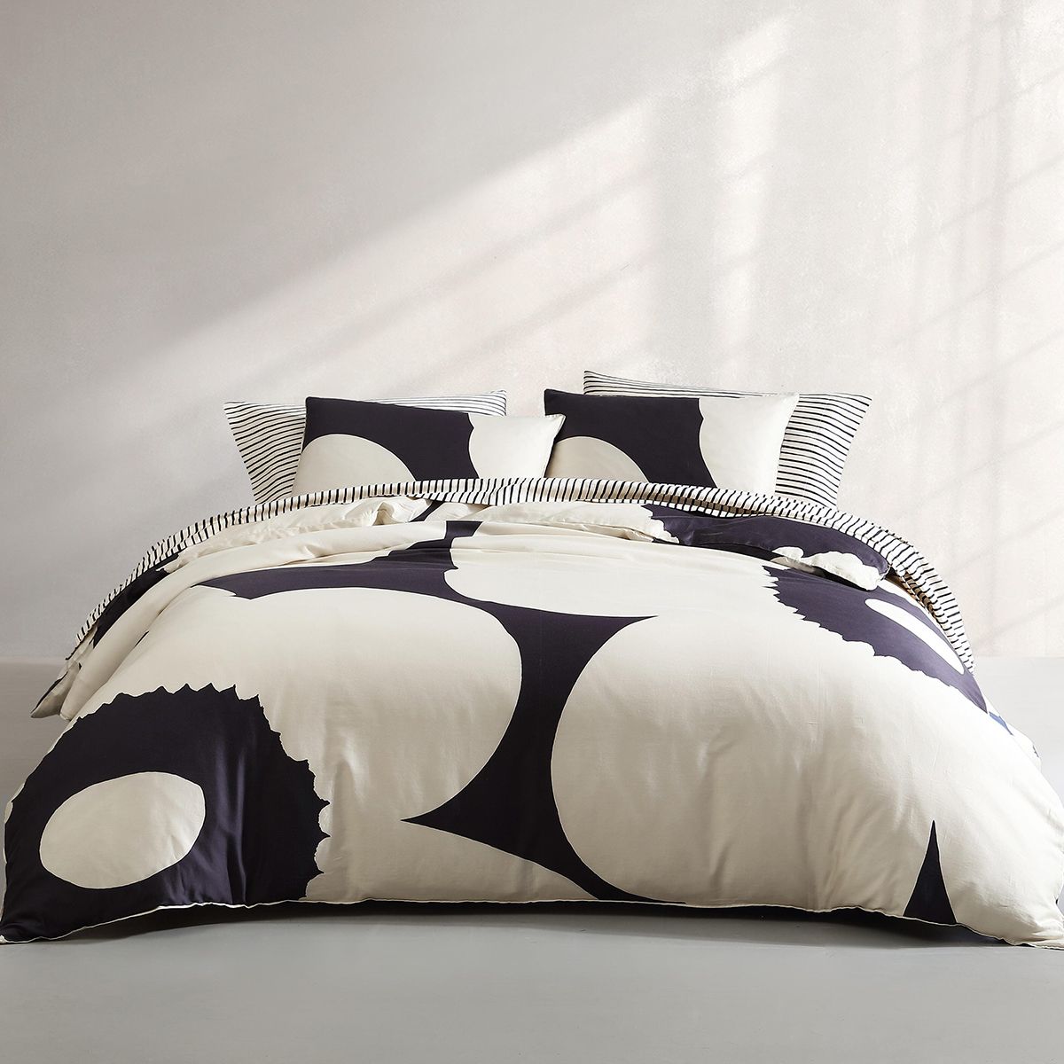 Marimekko Iso Unikko Charcoal / Off White Bedding - Marimekko Bedding ...