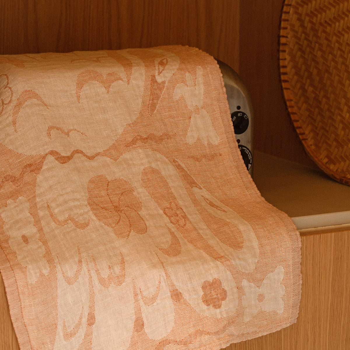 Lapuan Kankurit Kaksin Cinnamon / White Linen Tea Towel