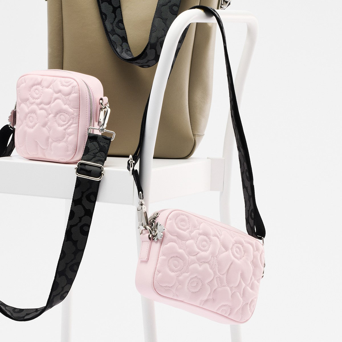 Marimekko Unikko Light Pink / Black Soft Gratha Leather Shoulder Bag