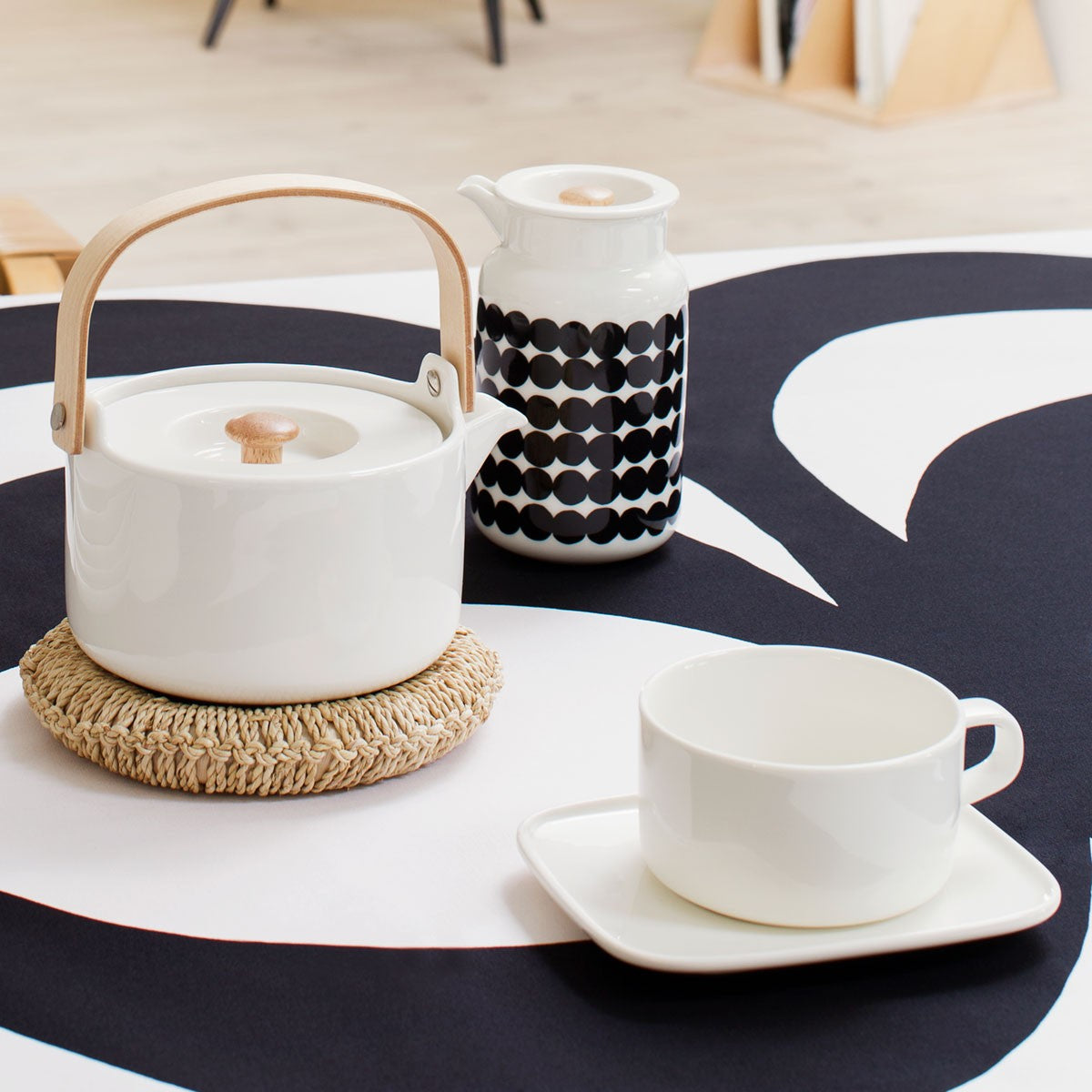 Marimekko White Oiva Teapot
