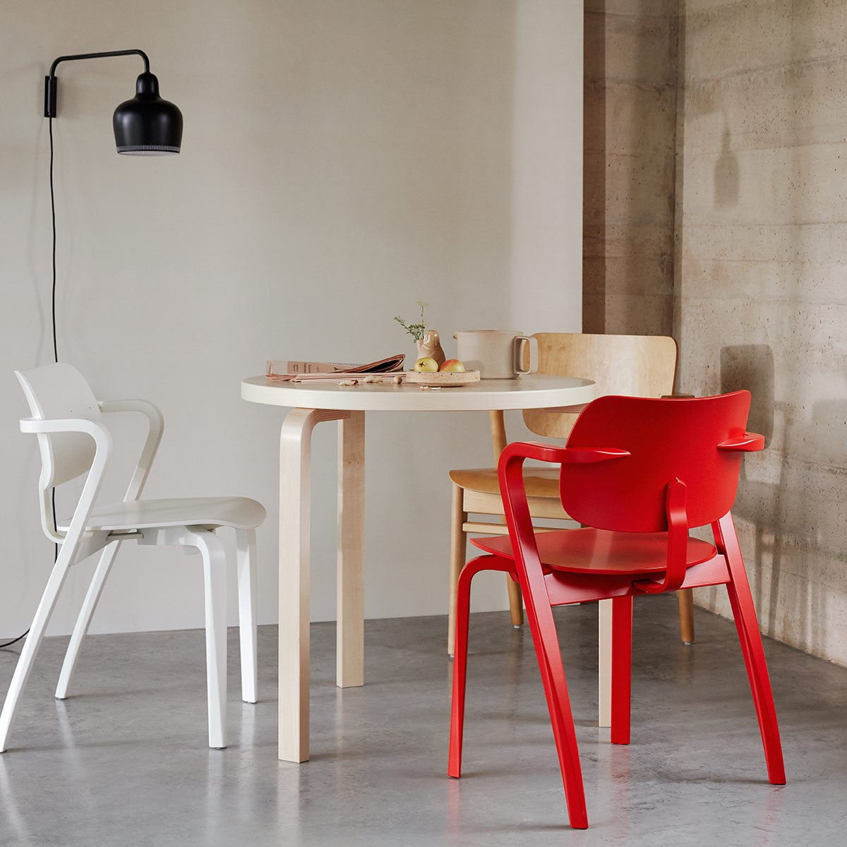 Artek Alvar Aalto 90B Round Table