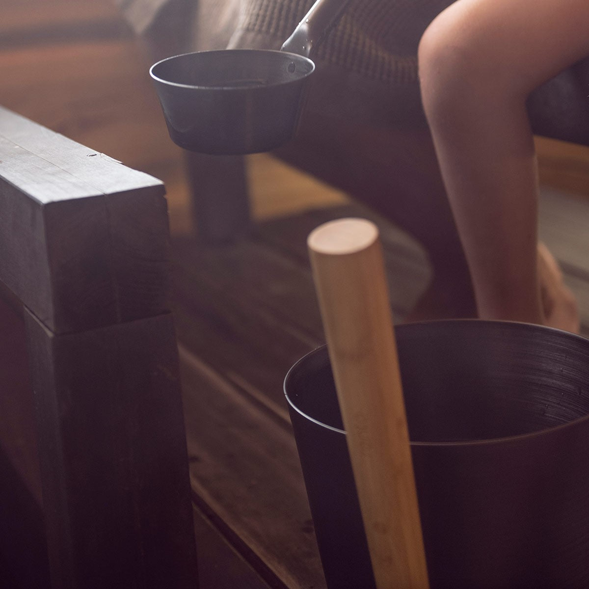 Rento Tar Brown Aluminum & Bamboo Sauna Bucket