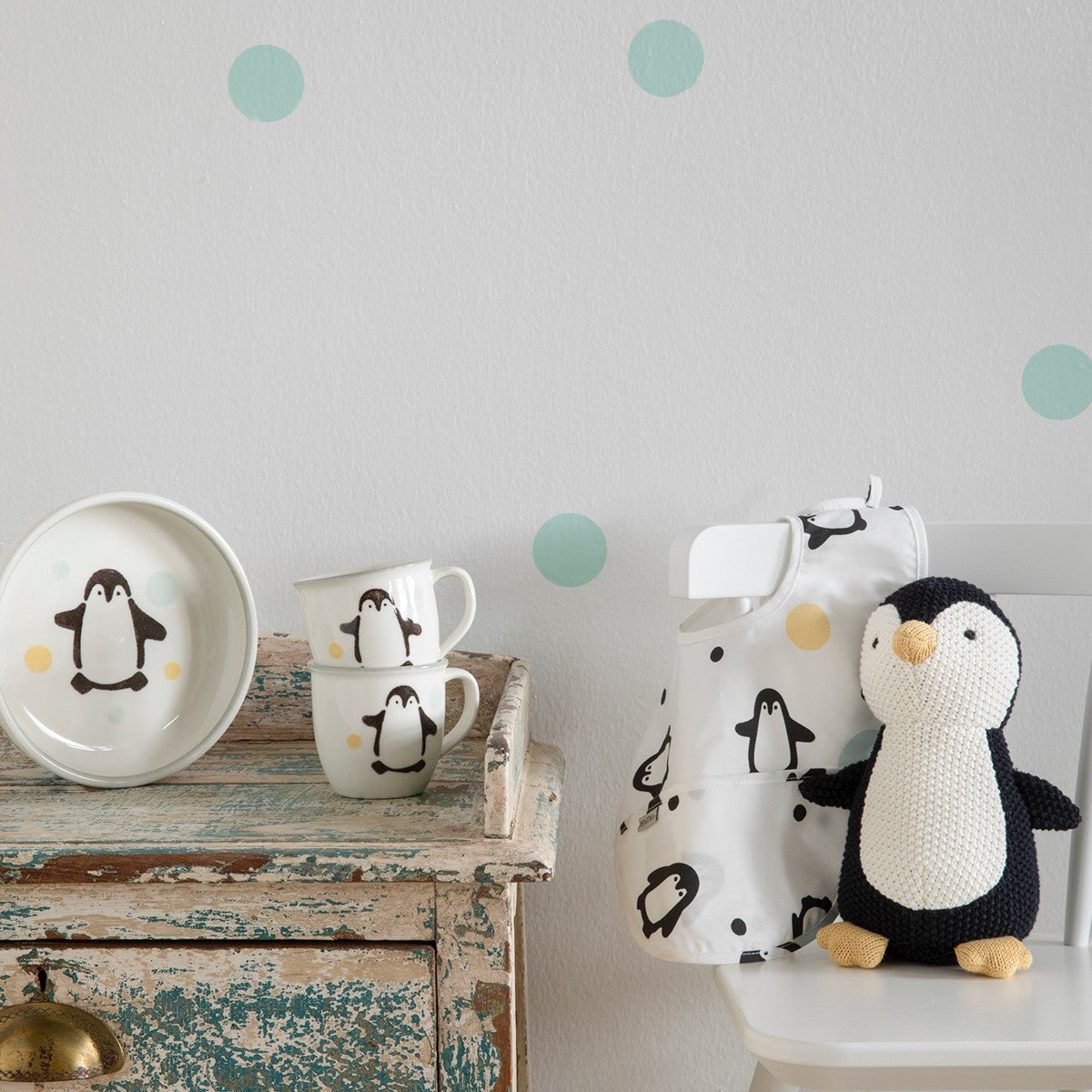 Pentik Pingviini Black / White Acrylic-Coated Cotton Bib