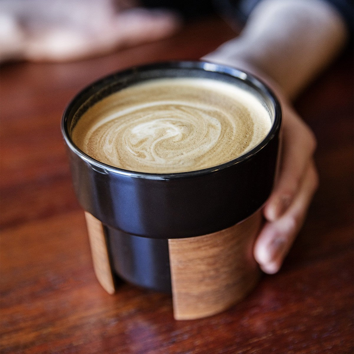 Tonfisk Black Warm Latte Cup