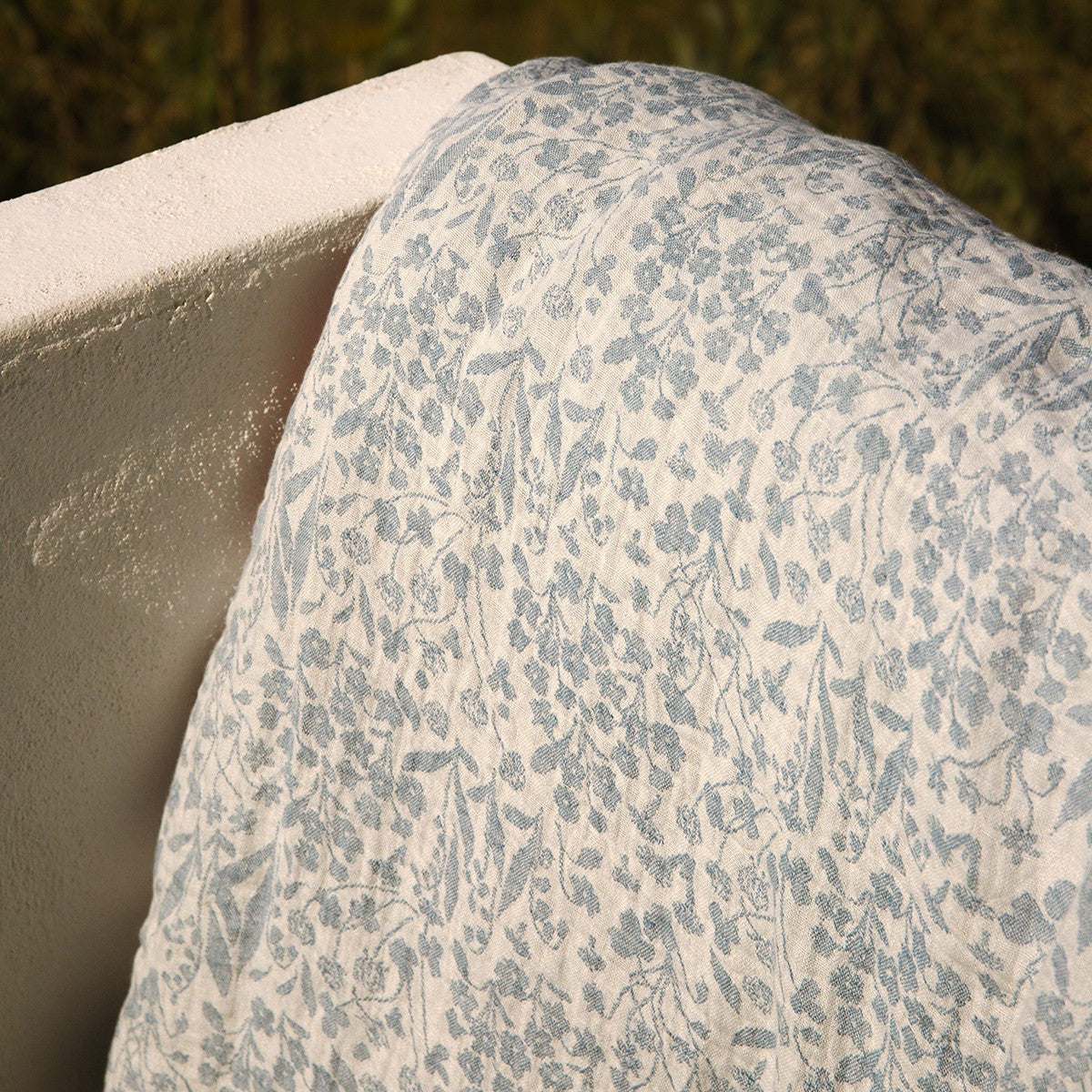 Lapuan Kankurit Niitty Blue Linen Blanket / Tablecloth