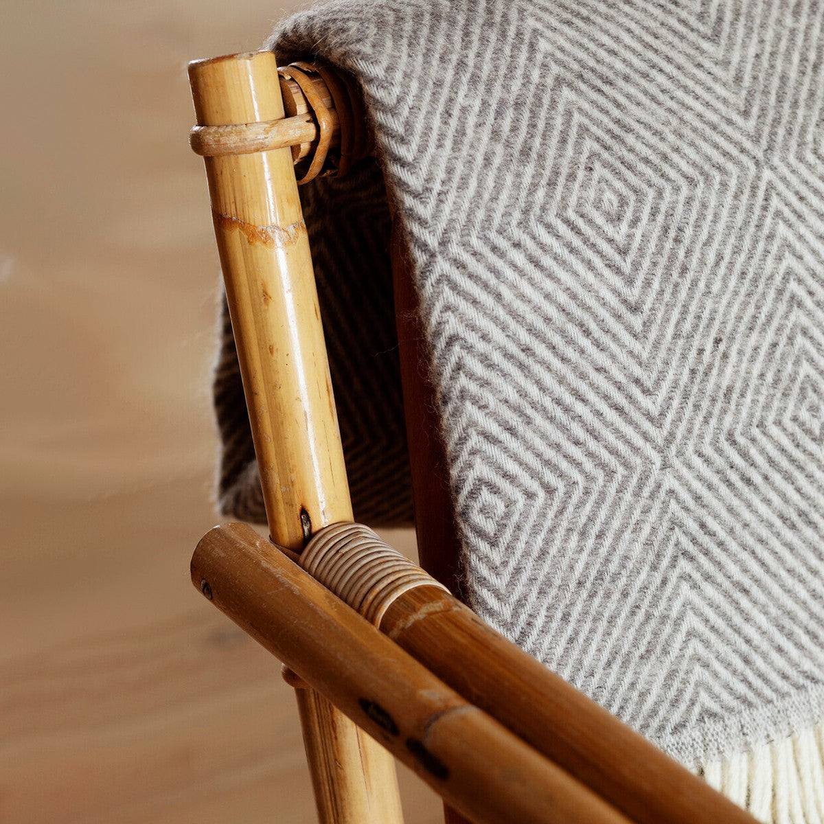 Lapuan Kankurit Maria Grey / White Wool Throw Blanket