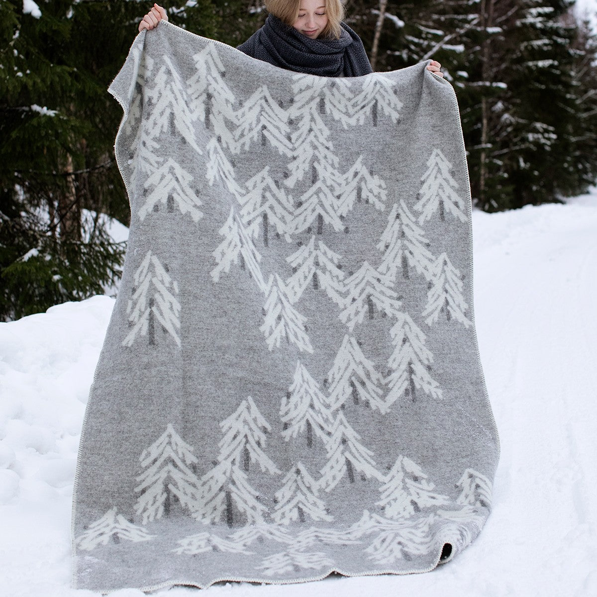 Lapuan Kankurit Kuusi Light Grey / White Wool Throw Blanket