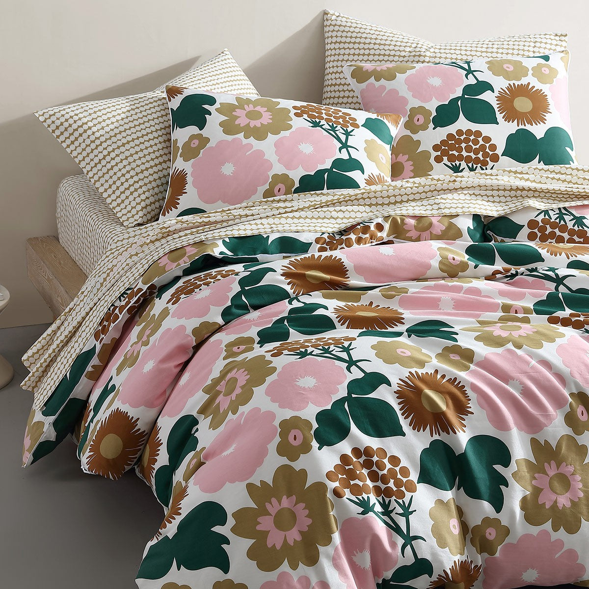 Marimekko Pieni Kukkatori Pink / Beige / Green Full / Queen Duvet Cover Set