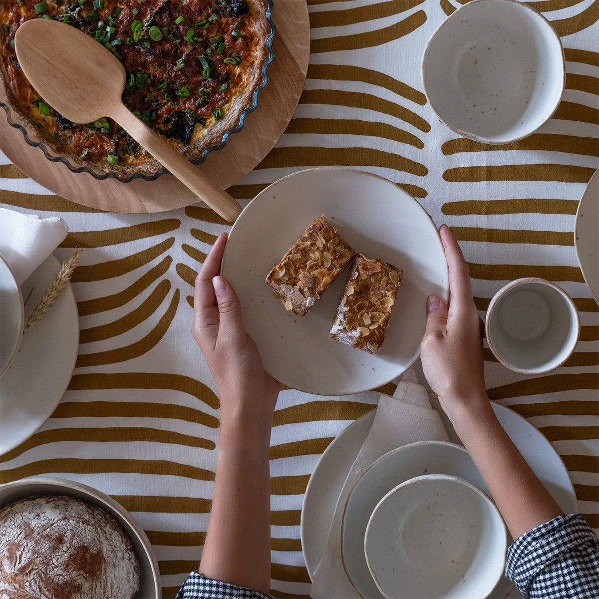 Pentik Kajo White / Brown Dinner Plate