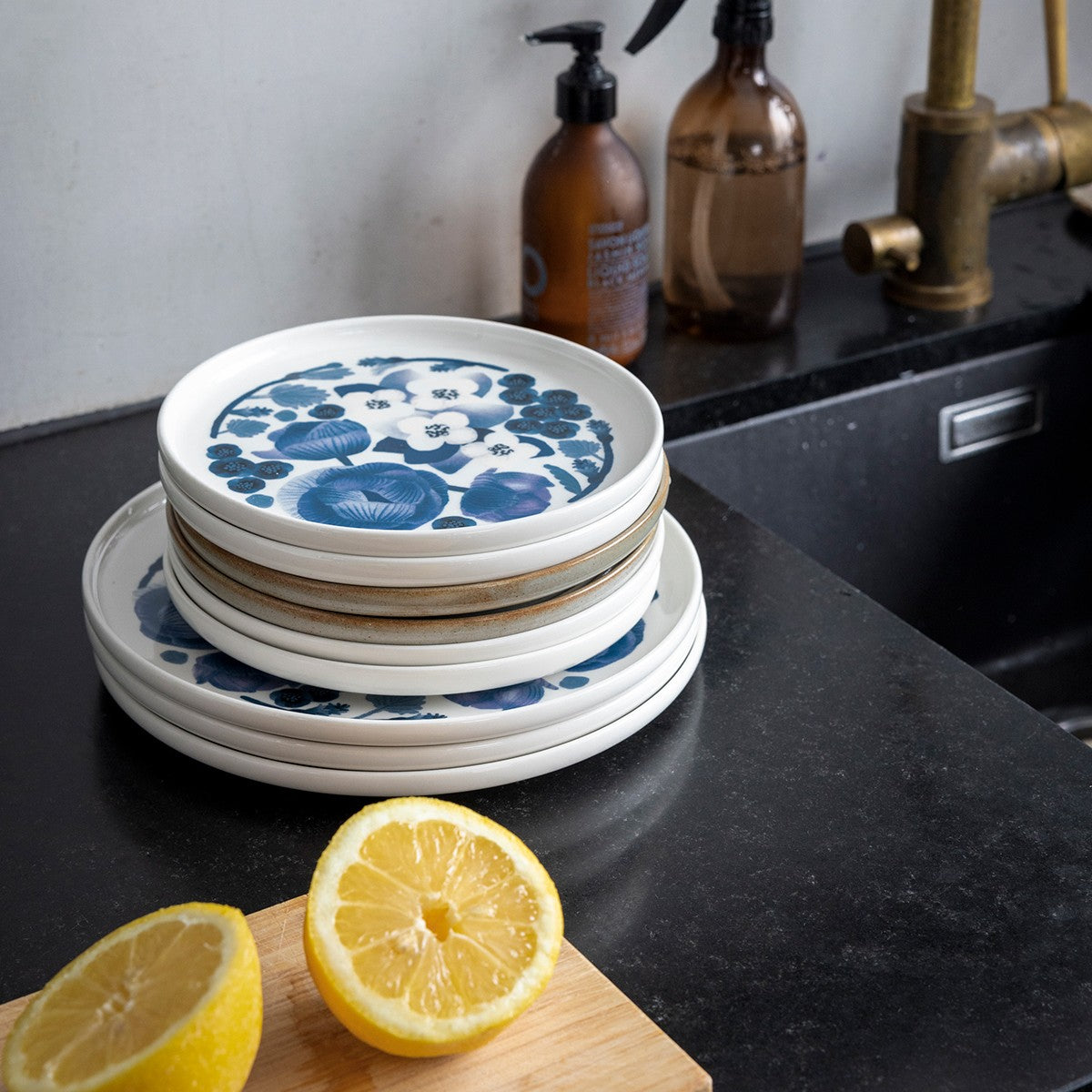 Pentik Lapin Kukka Blue / White Dinner Plate