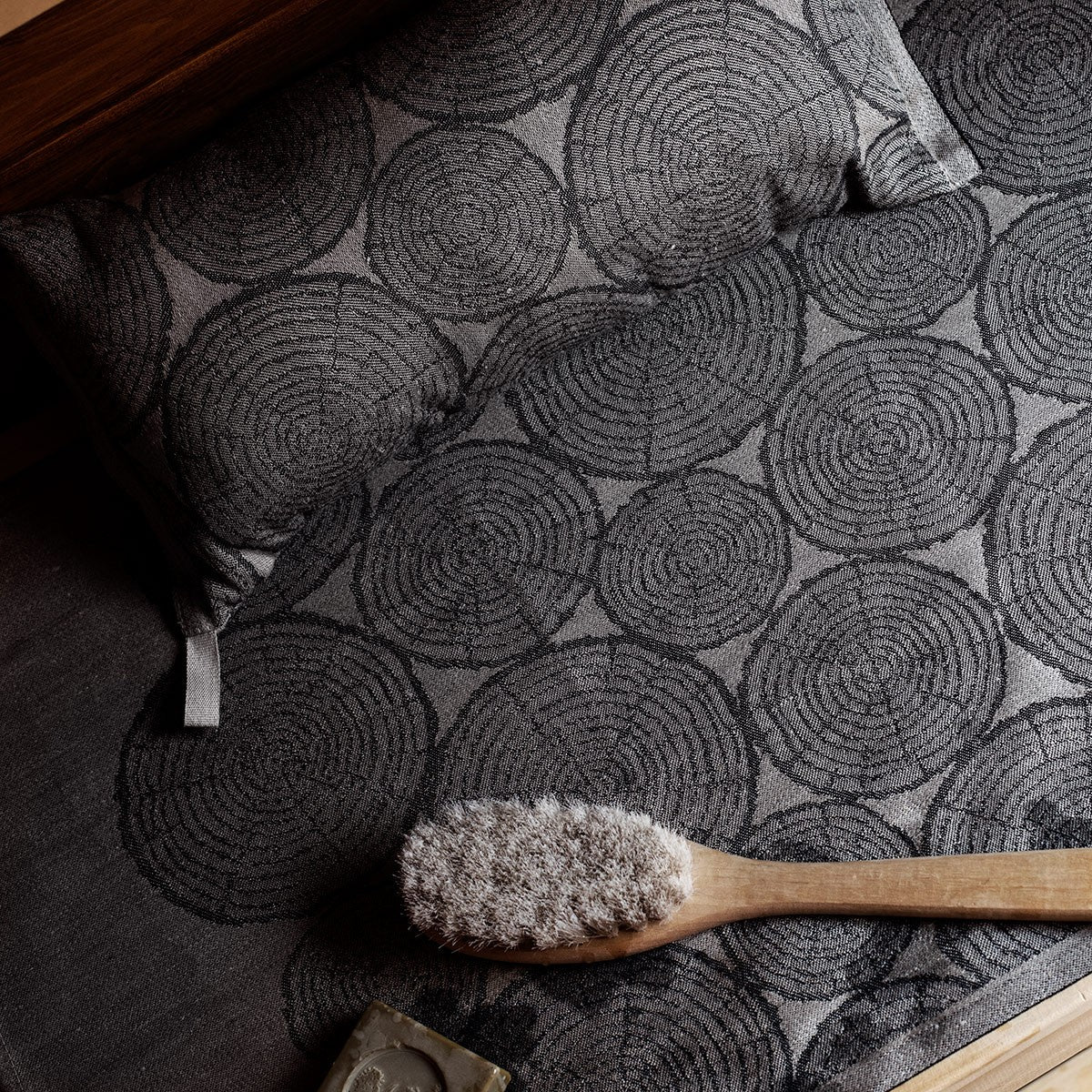 Lapuan Kankurit Motti Taupe / Black Sauna Bench Cover