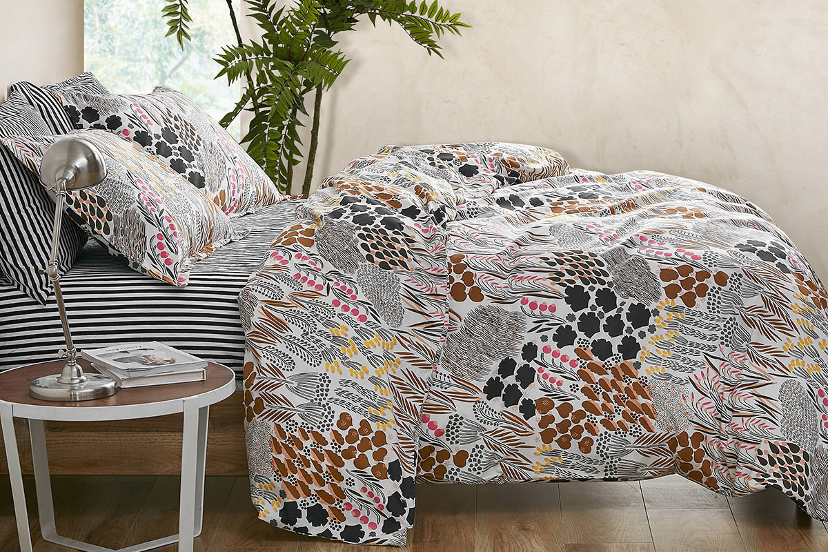 The Difference Between a Comforter and Duvet Cover