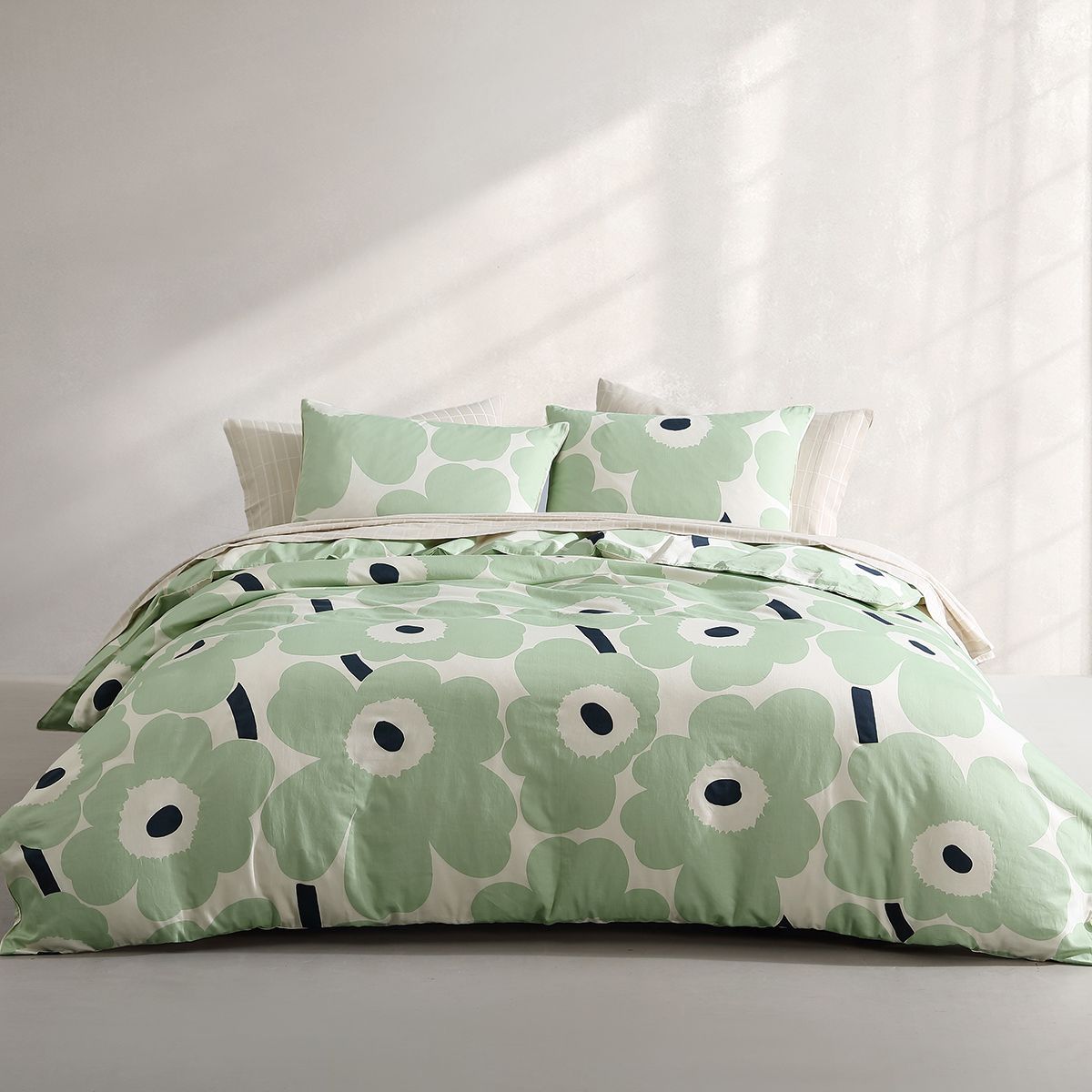 Marimekko Unikko Sage / Off White / Dark Blue Bedding