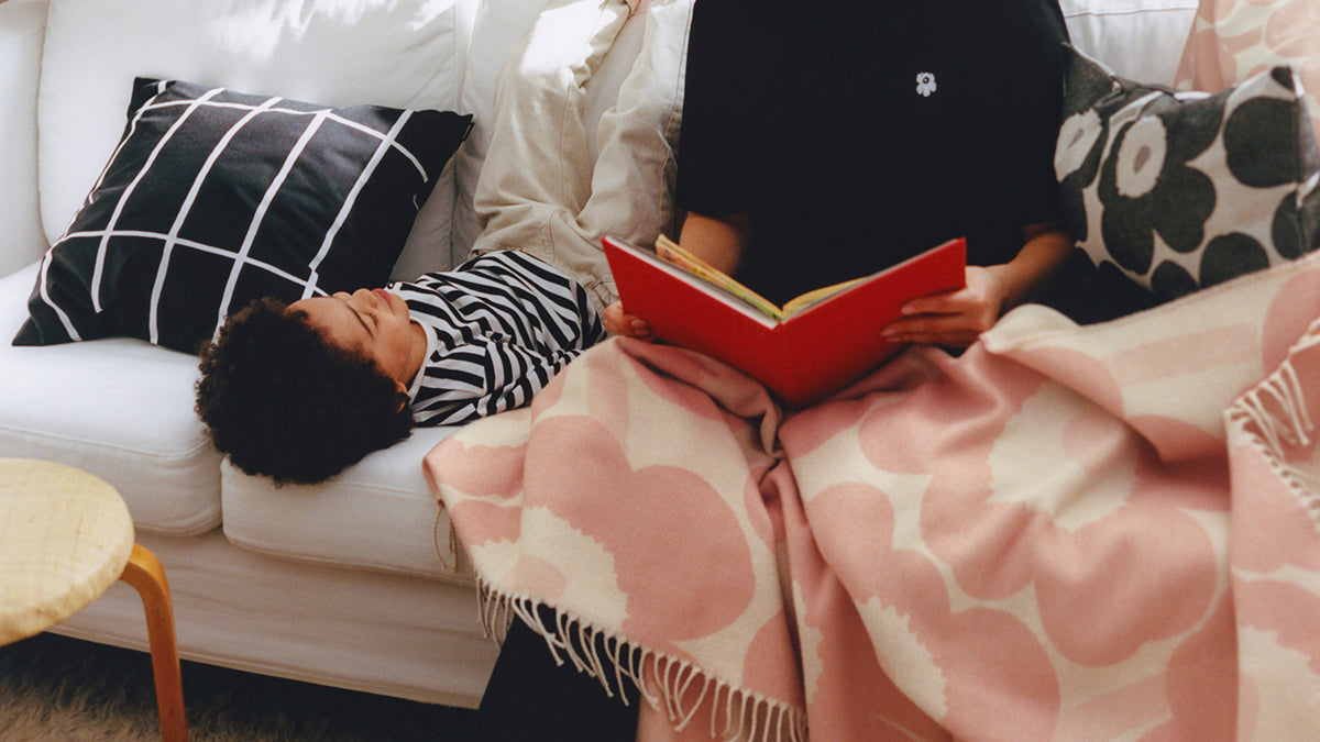 Throw Pillows, Blankets, & Rugs