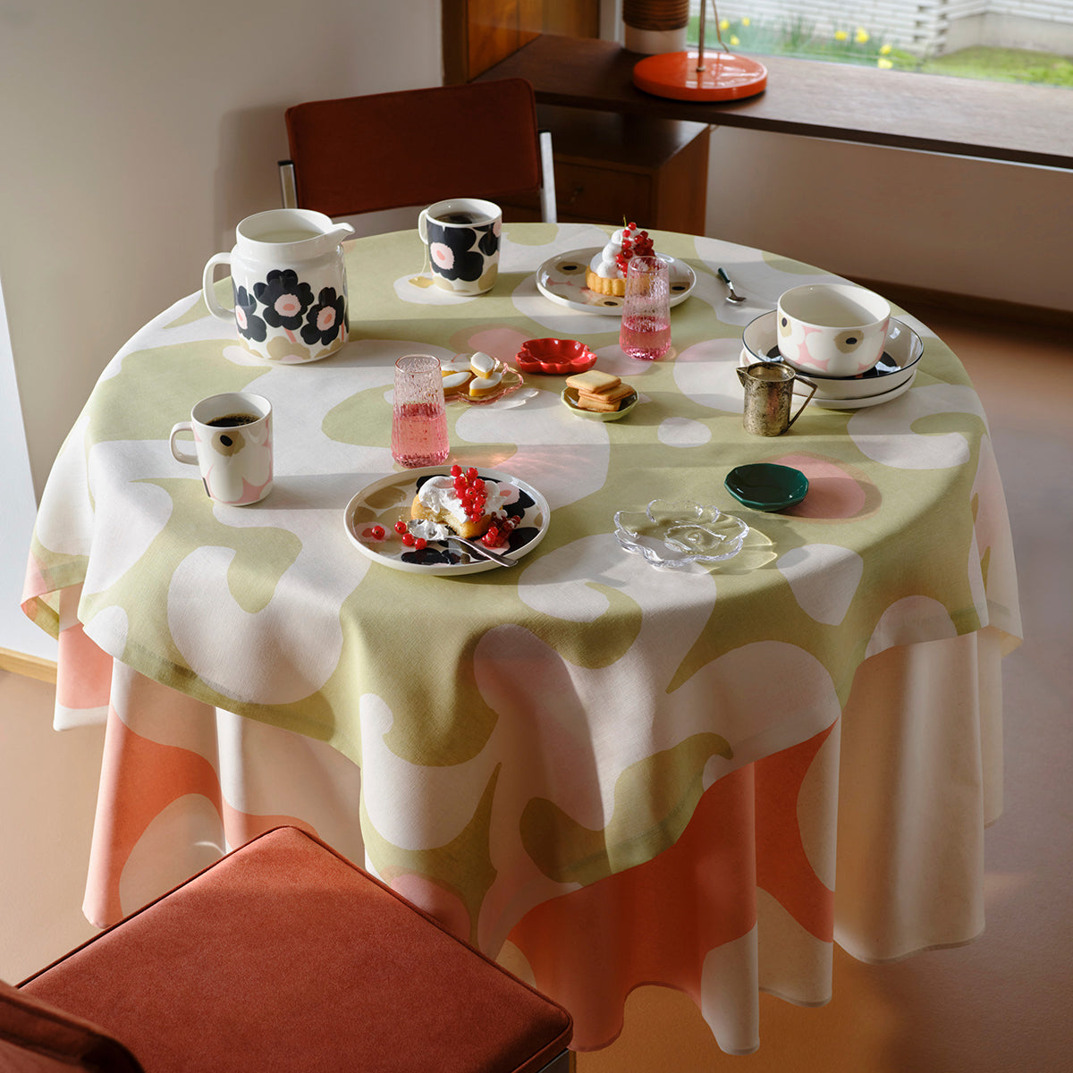 Marimekko Unikko Charcoal / Pink / Beige Pitcher