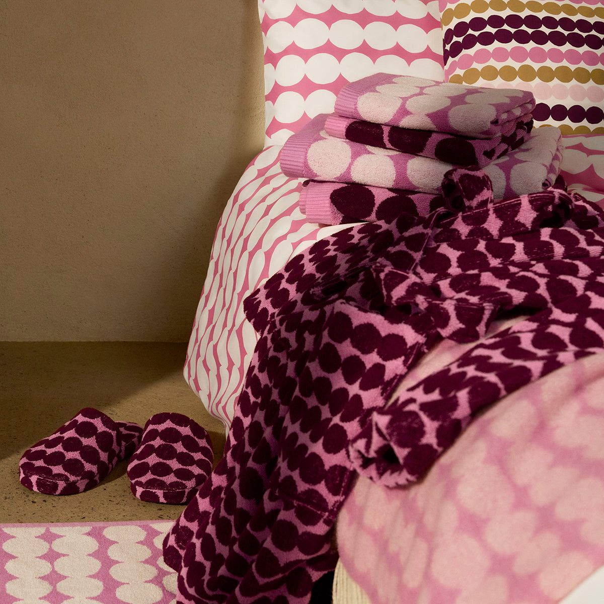 Marimekko Rasymatto Off White / Rose Pink Bath Towel
