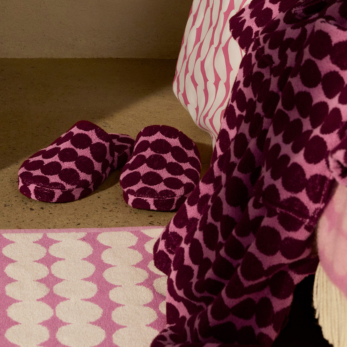 Marimekko Rasymatto Off White / Rose Pink Bath Floor Towel