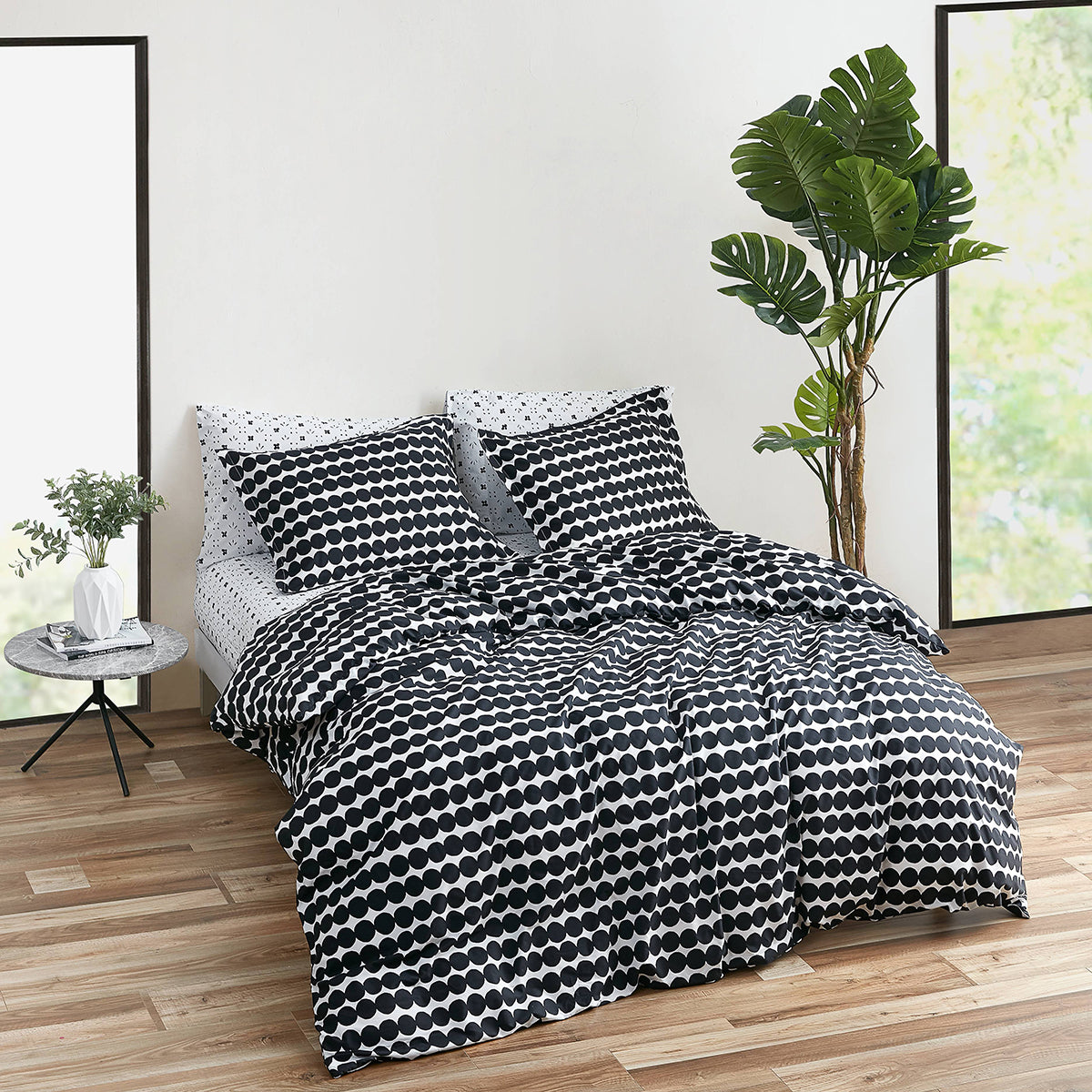 Marimekko Rasymatto White / Black Full / Queen Duvet Cover Set