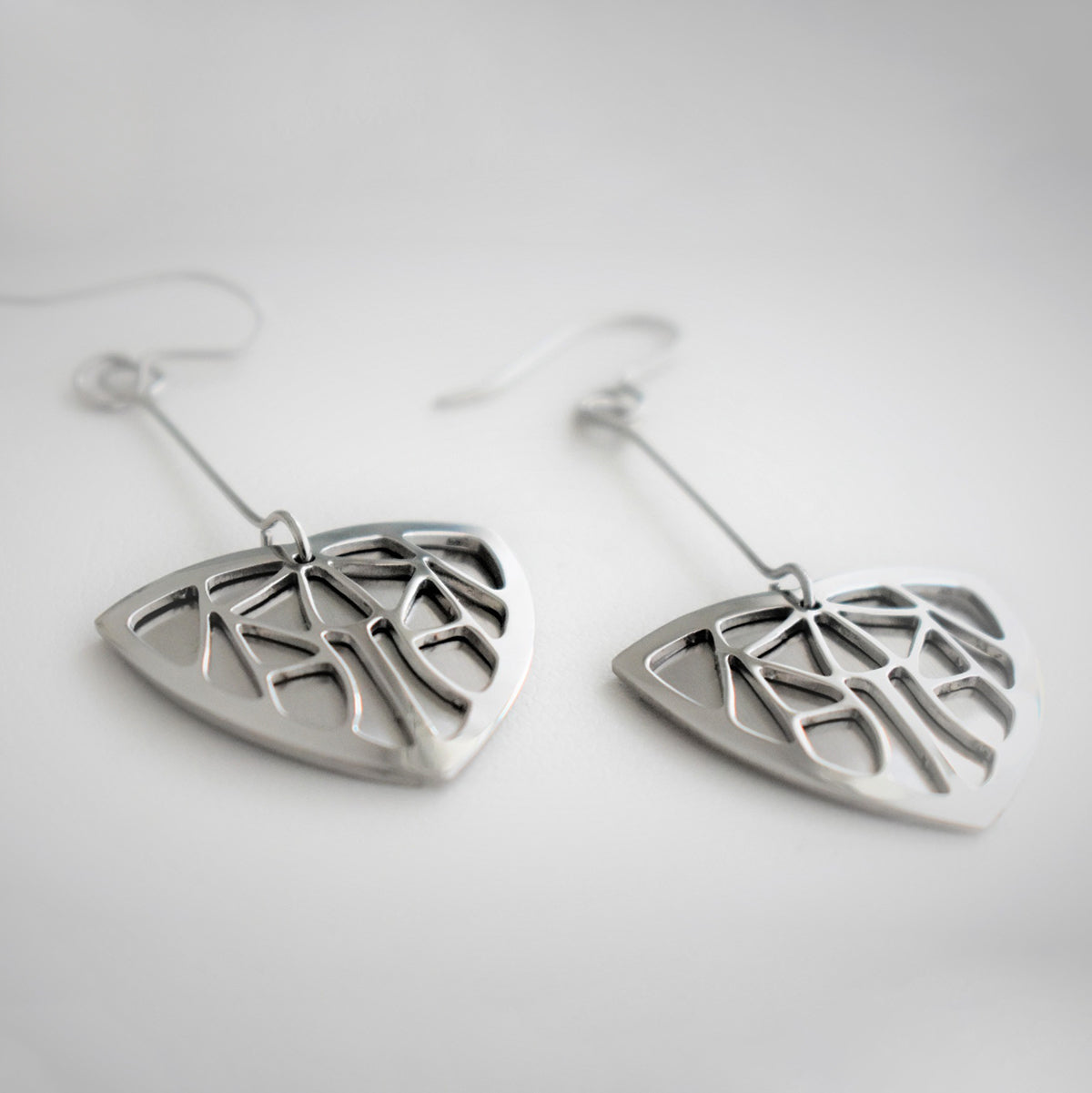 Pohjolan Helmi Festive Silver Shade Earrings