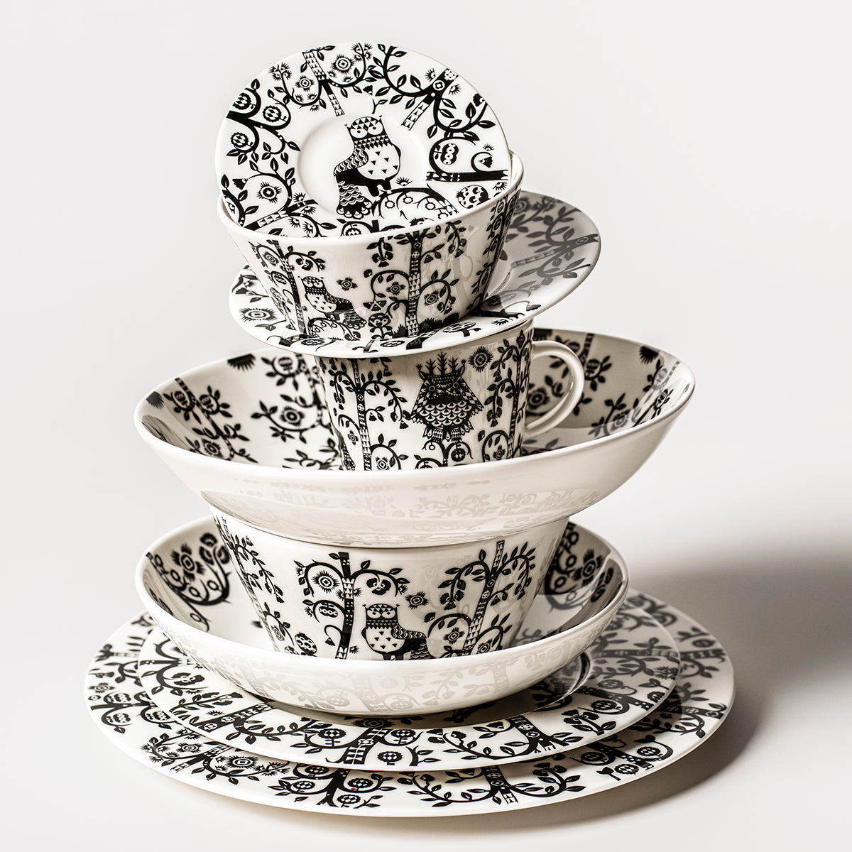 iittala Taika White / Black Dinnerware