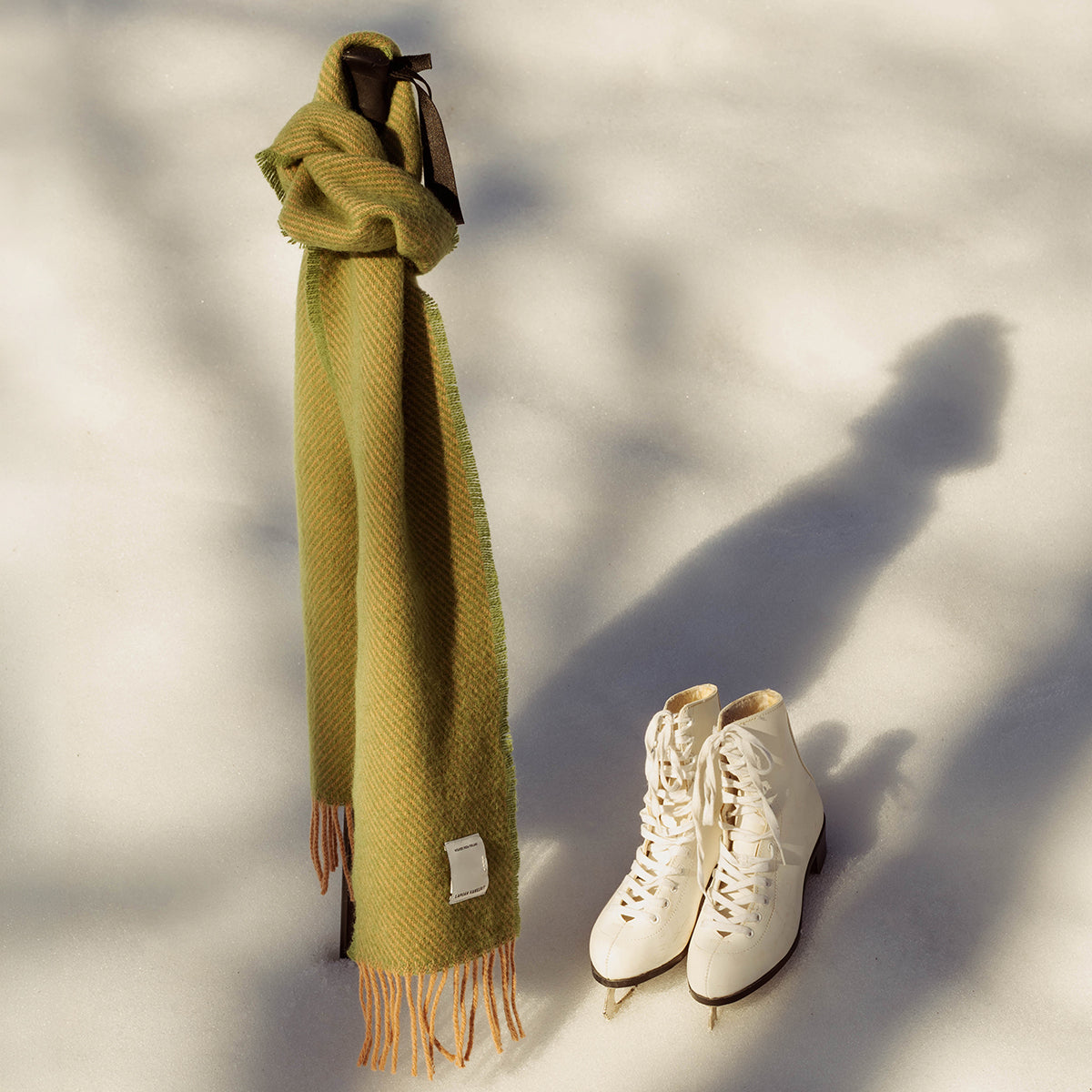 Lapuan Kankurit Ilo Olive Green / Powder Wool Scarf