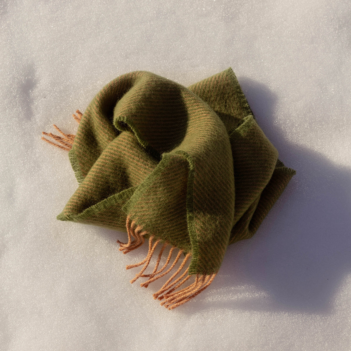 Lapuan Kankurit Ilo Olive Green / Powder Wool Scarf