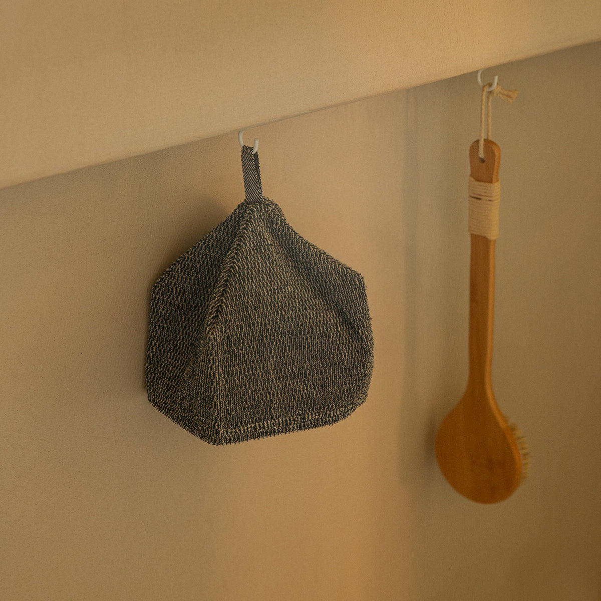 Lapuan Kankurit Meri White / Black Sauna Hat