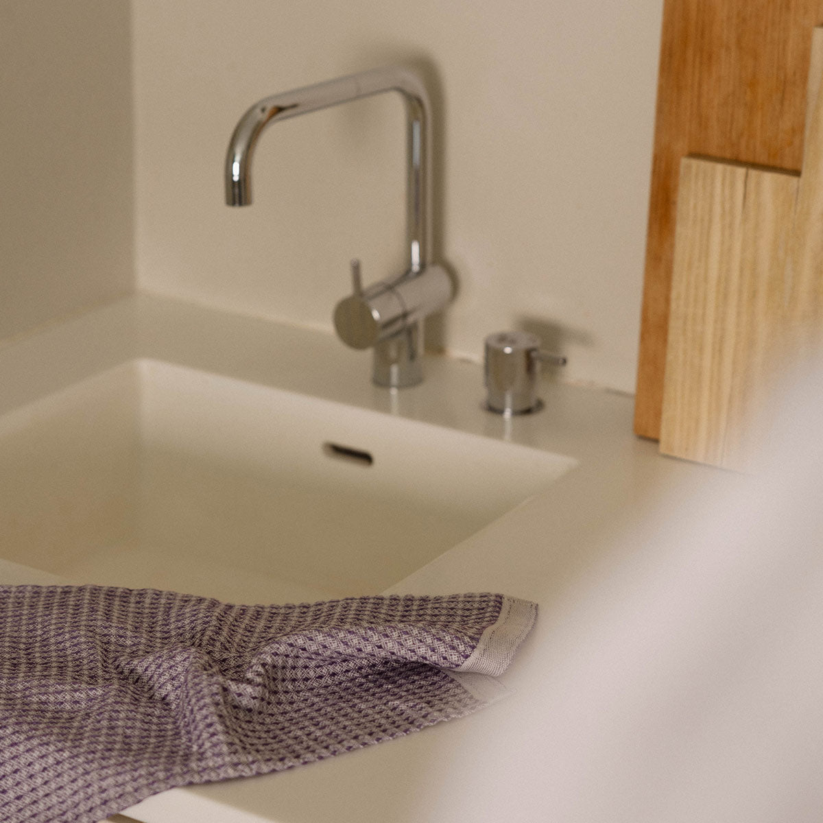 Lapuan Kankurit Maija Purple / White Dishcloth