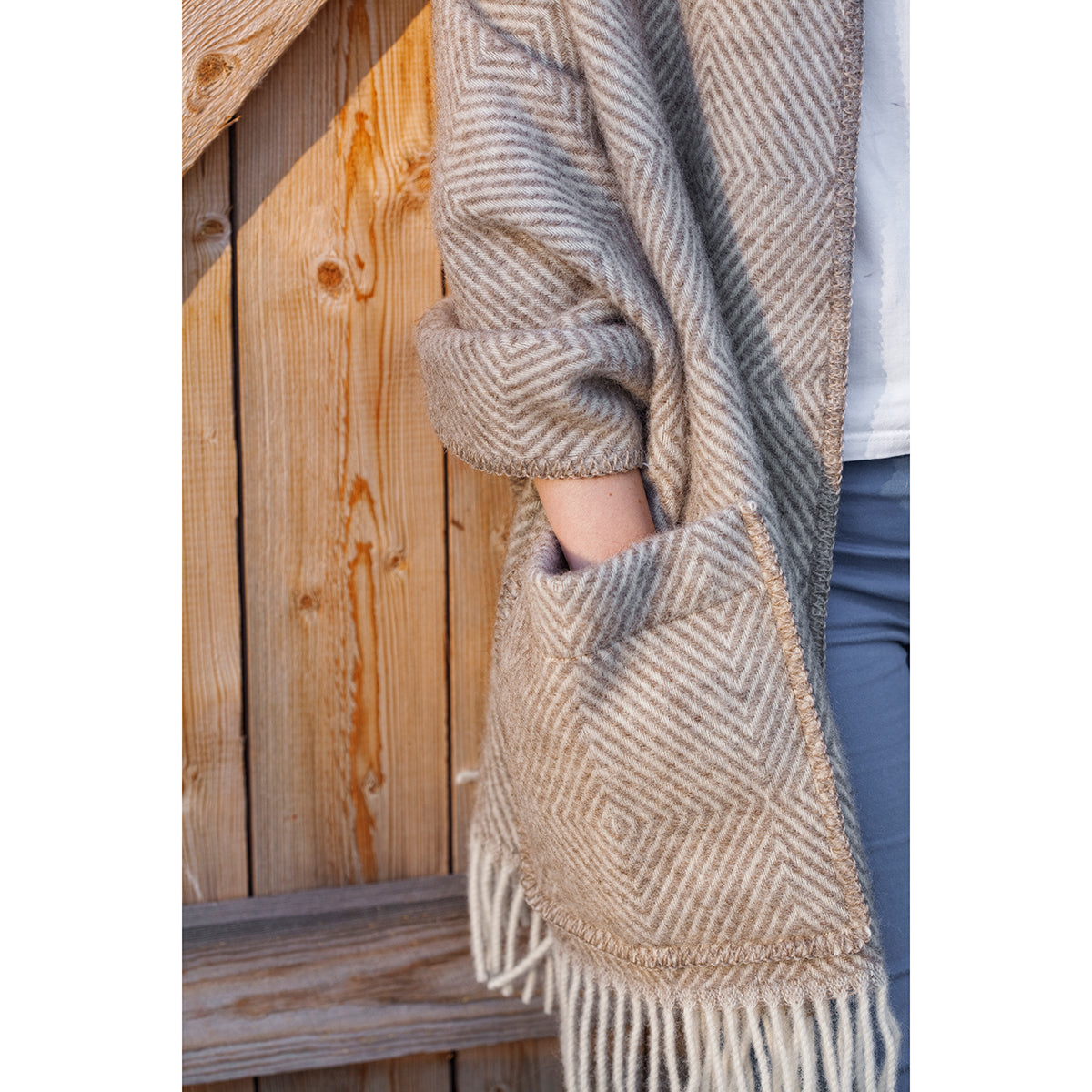 Lapuan Kankurit Maria Brown / White Wool Pocket Shawl