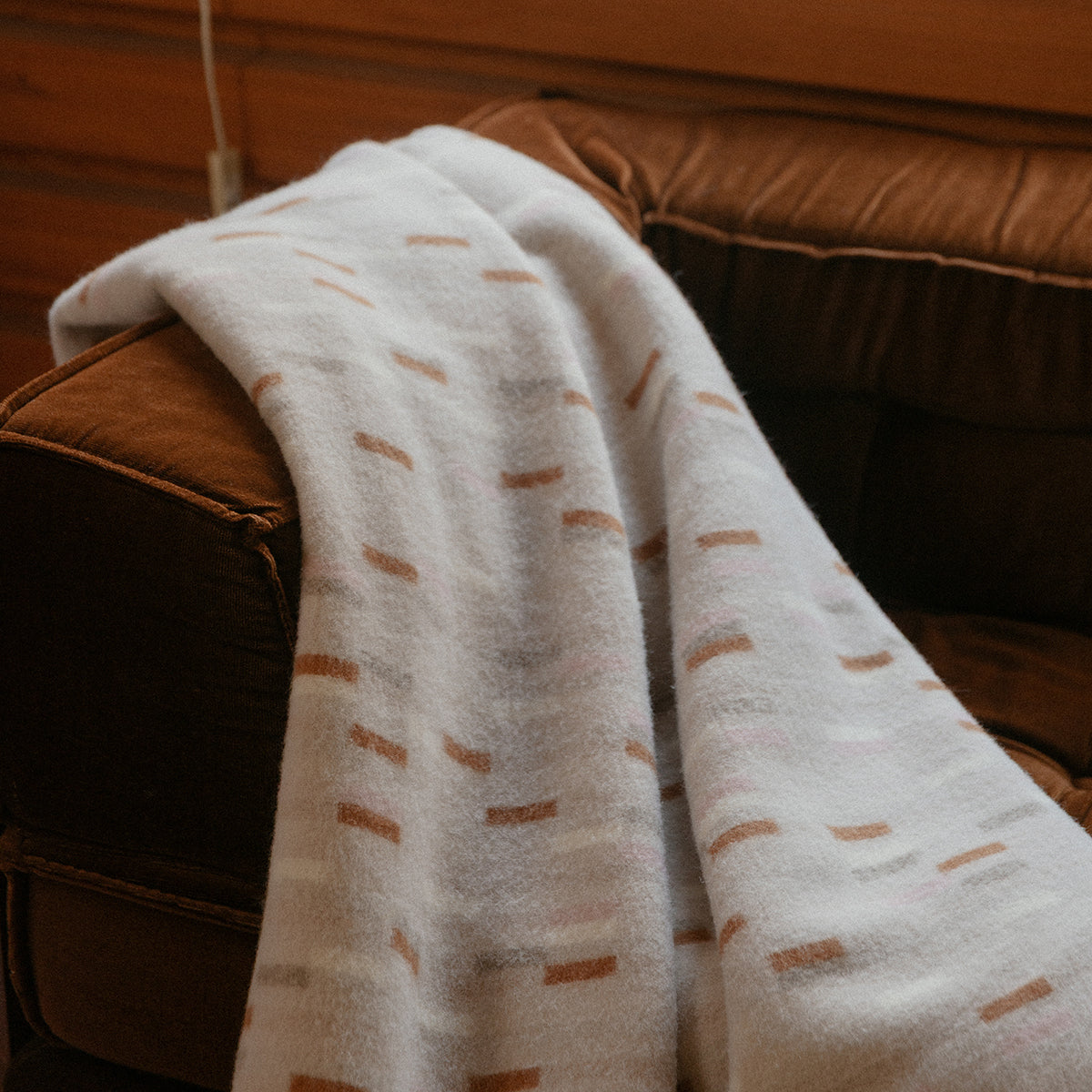 Lapuan Kankurit Yllatys Beige / Rose / Cinnamon Wool Throw Blanket