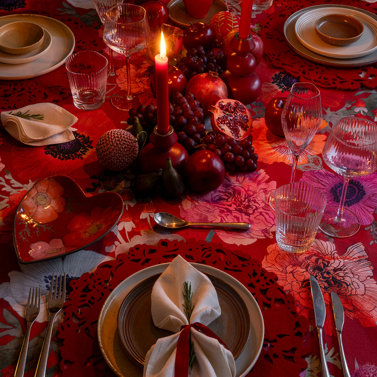 Pentik Leinikki Red / Multi Coated Table Runner
