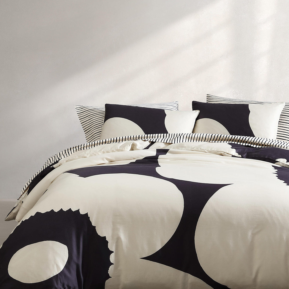 Marimekko Iso Unikko Charcoal / Off White Bedding