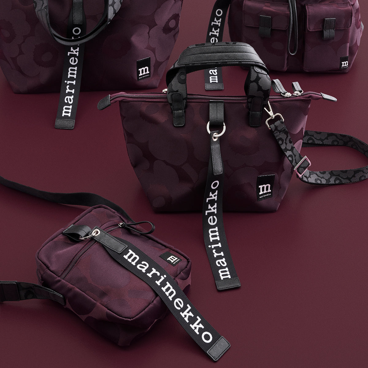 Marimekko Unikko Plum / Black Camera Bag