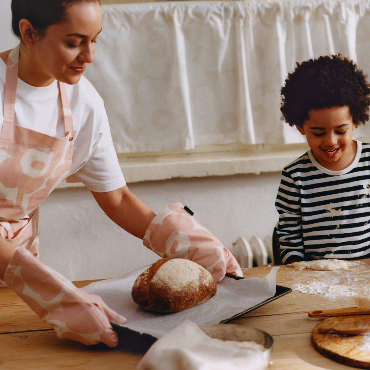 Marimekko Pieni Unikko Off White / Peach Oven Mitt