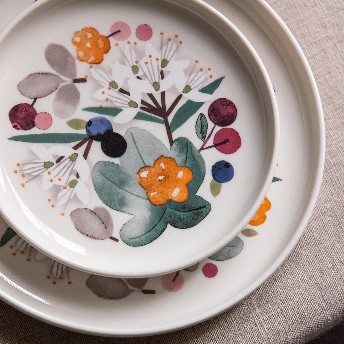 Pentik Metsamarja Dinnerware