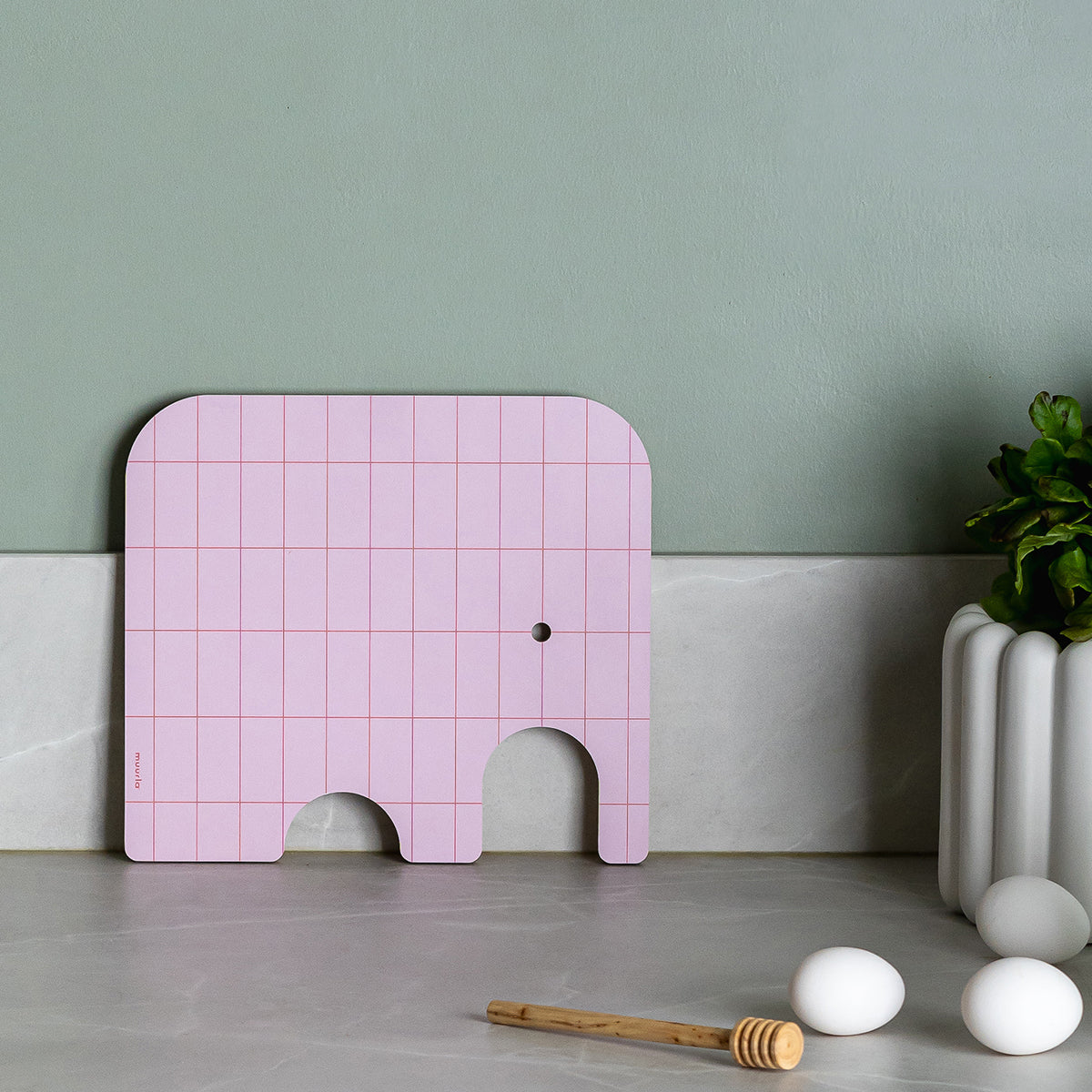 Muurla Elephant Light Pink / Natural Reversible Chop & Serve Board