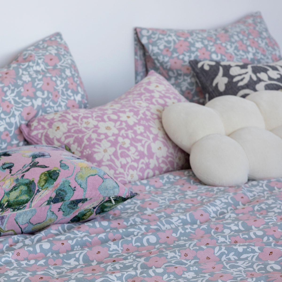 Pentik Ruusumalva Pink / Off White / Brown Jacquard Lounge Pillow