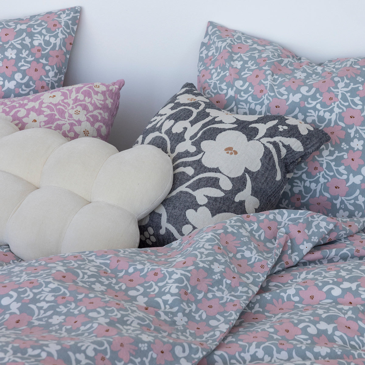 Pentik Ruusumalva Dark Grey / Off White / Brown Jacquard Throw Pillow
