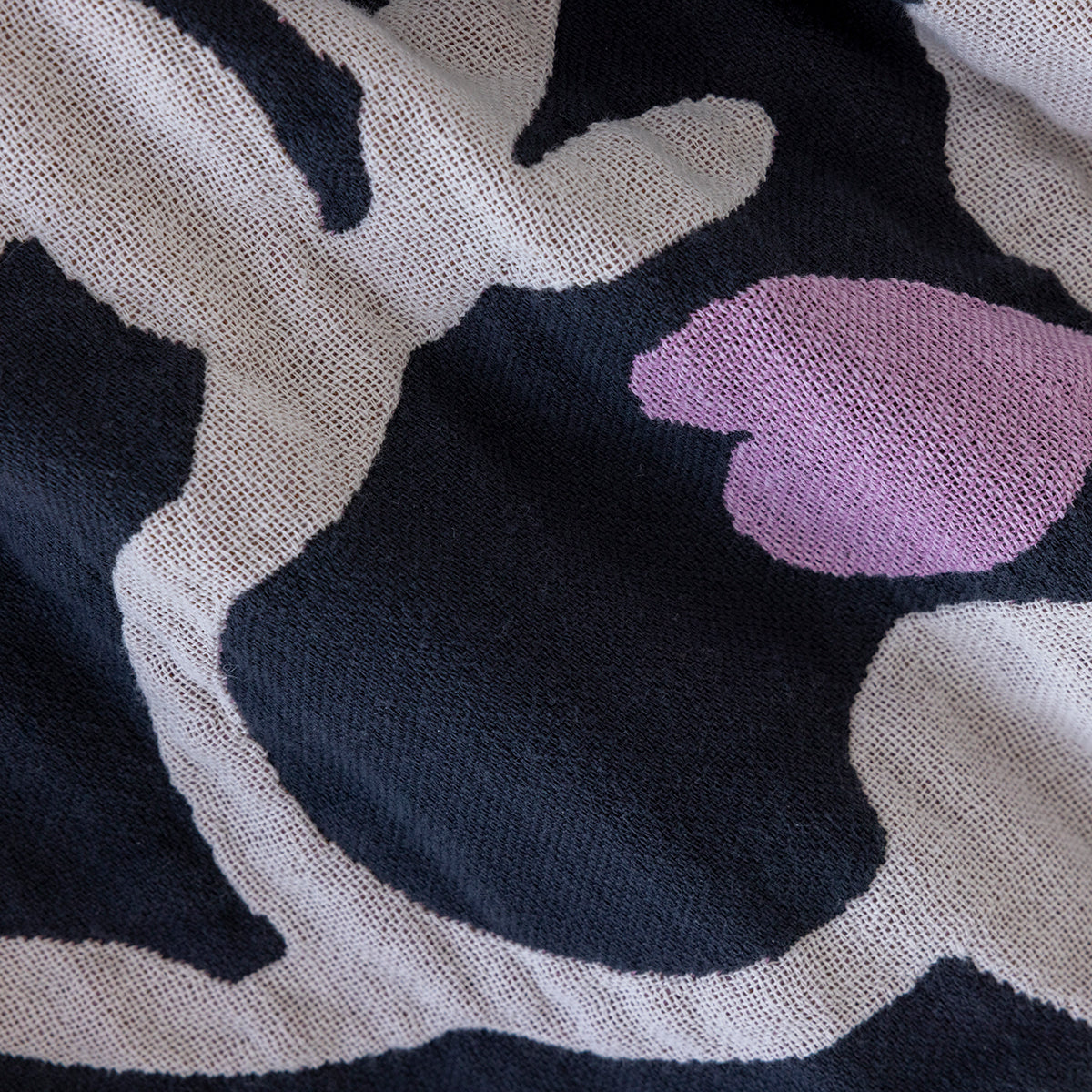 Pentik Ruusumalva Dark Grey / Pink Jacquard Throw Blanket
