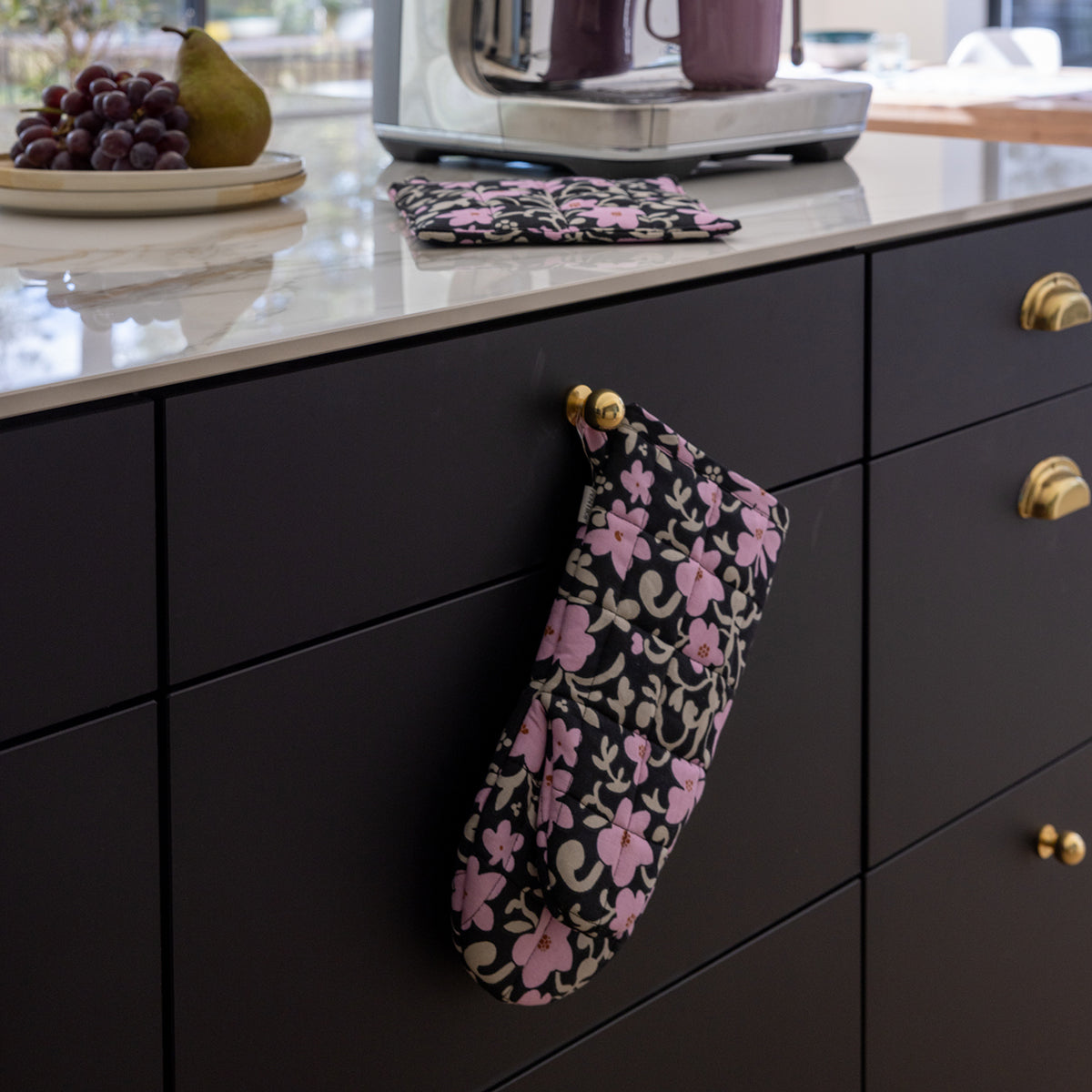 Pentik Ruusumalva Black / Pink / Beige Oven Mitt