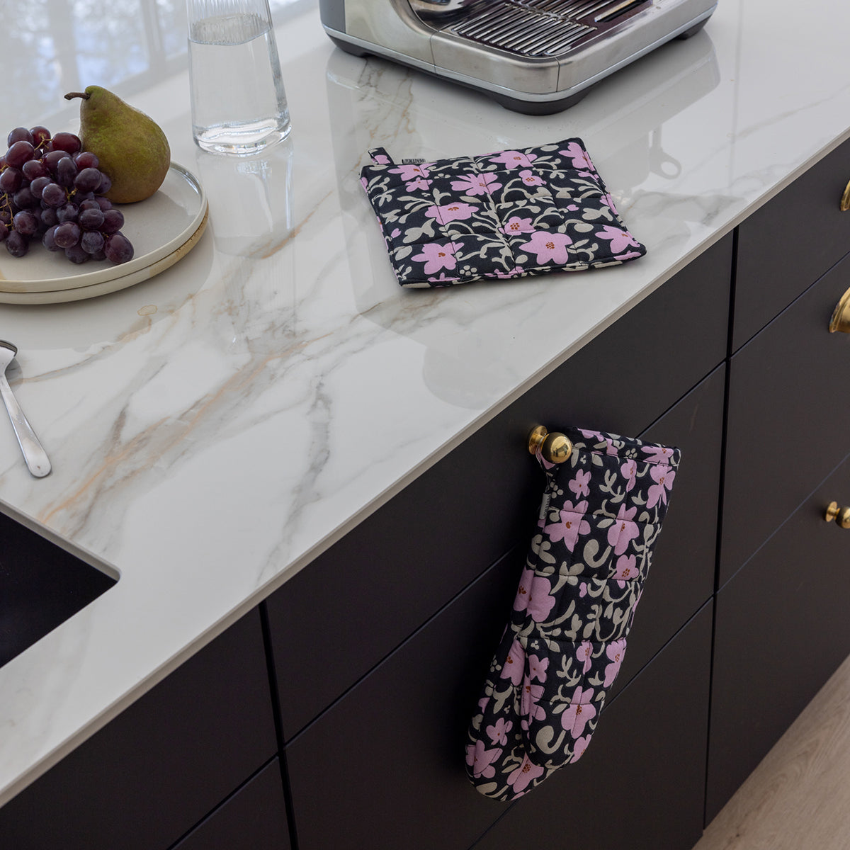 Pentik Ruusumalva Black / Pink / Beige Pot Holder