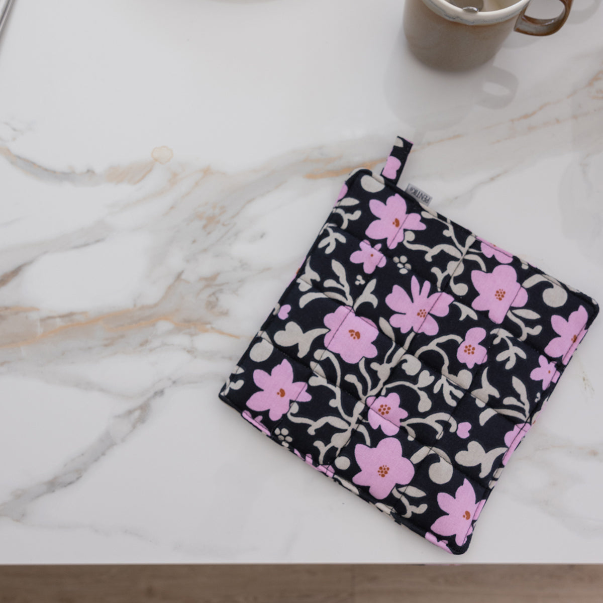 Pentik Ruusumalva Black / Pink / Beige Pot Holder