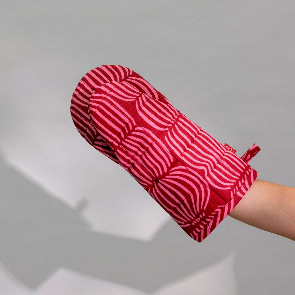 Pentik Vilja Red / Pink Oven Mitt