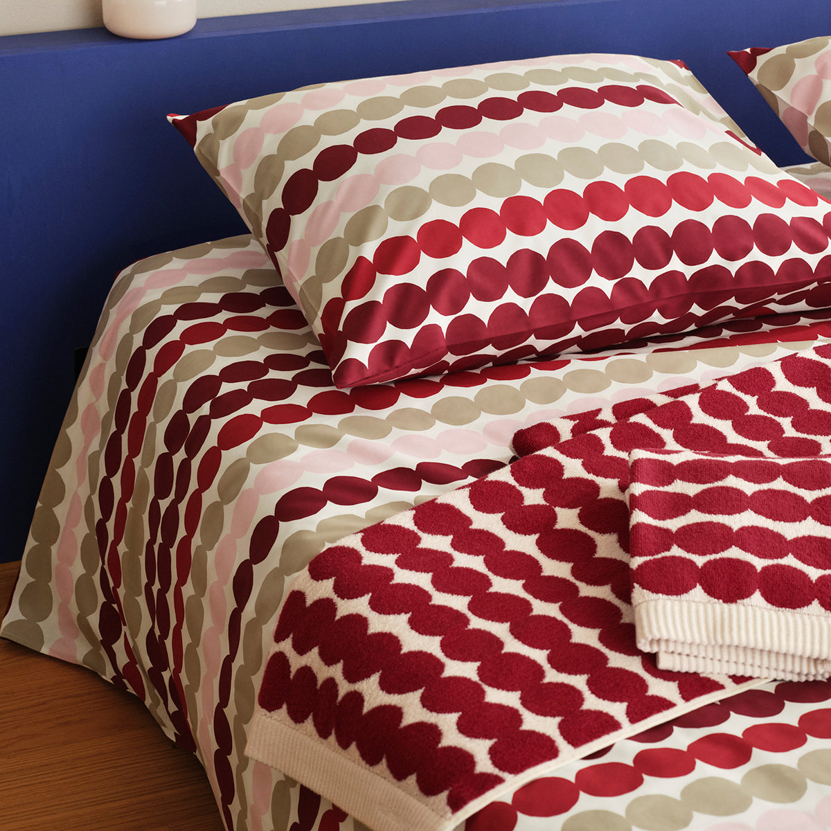 Marimekko Rasymatto Dark Red / White Bath Towel