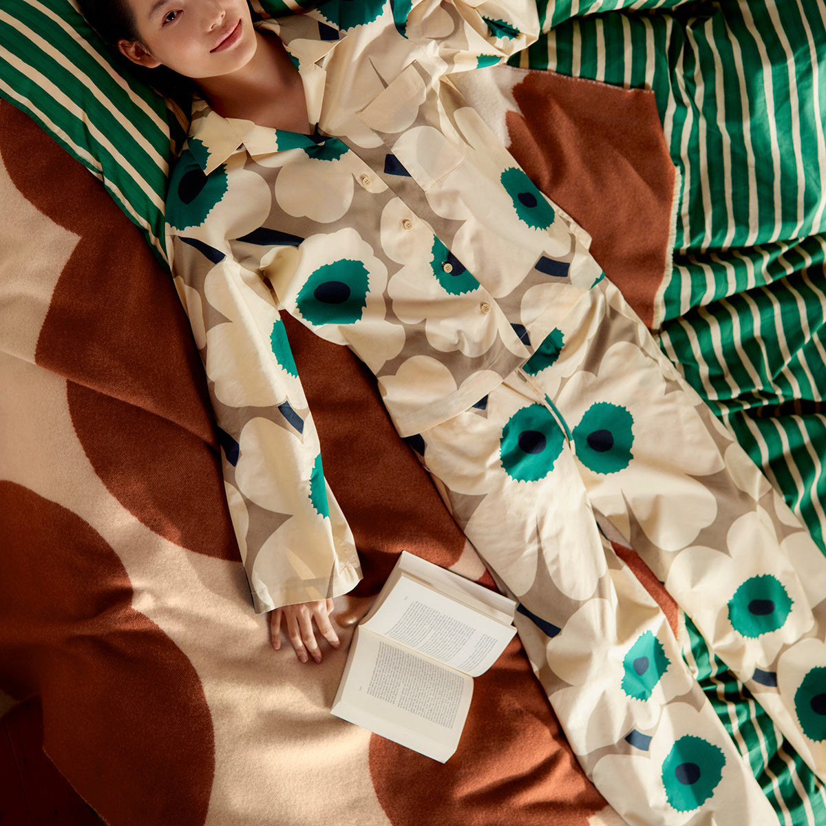 Marimekko Iso Unikko Chestnut Brown / Off White Throw Blanket