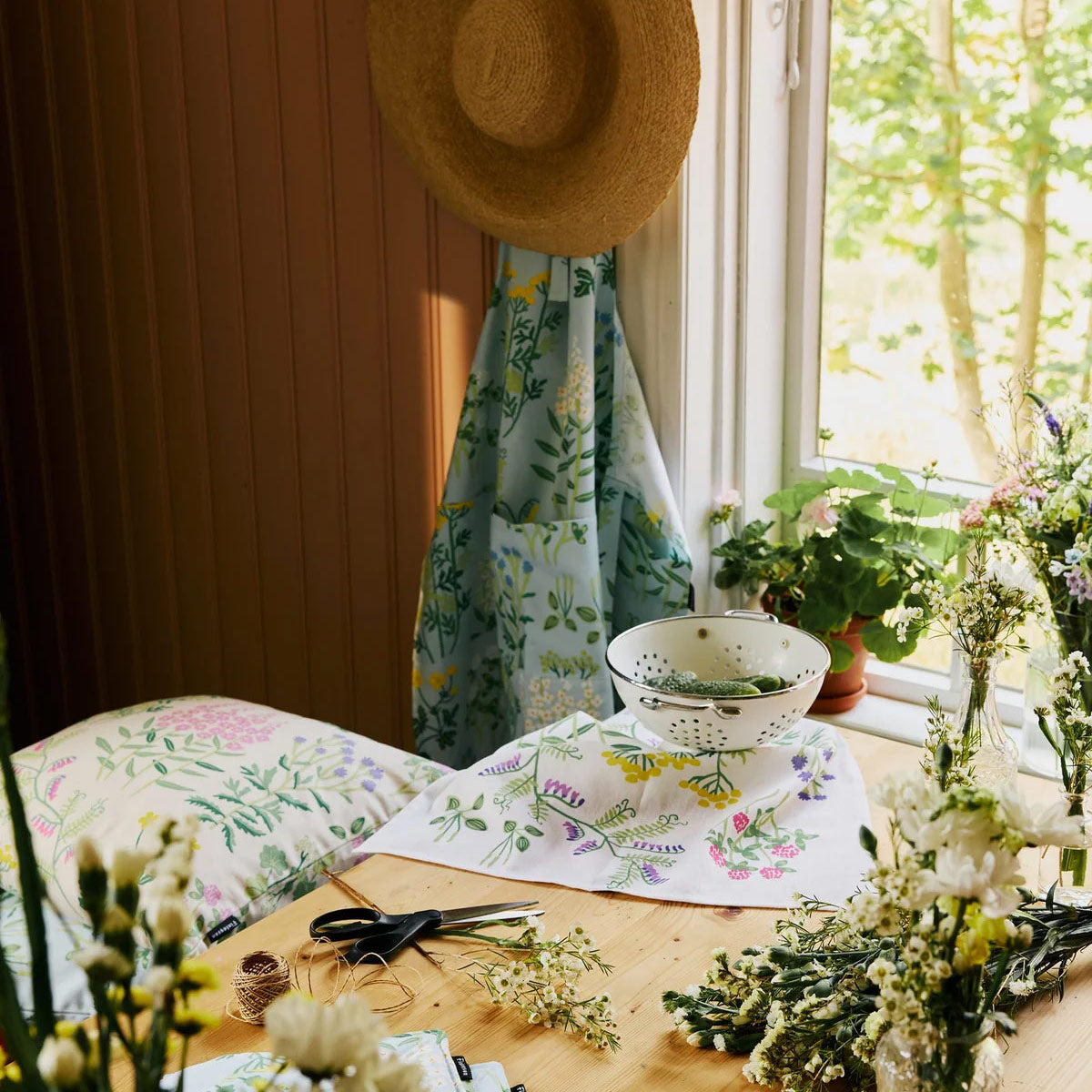 Finlayson Joutomaa Light Blue / Green / Yellow Apron