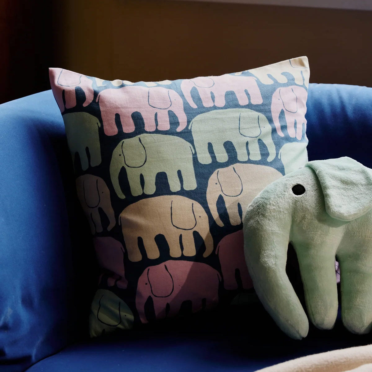 Finlayson Elefantti Dark Blue / Multi Throw Pillow