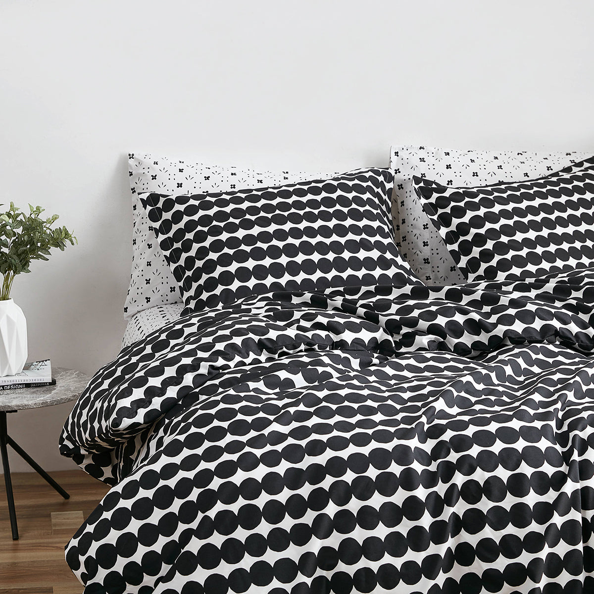 Marimekko Rasymatto White / Black Full / Queen Duvet Cover Set