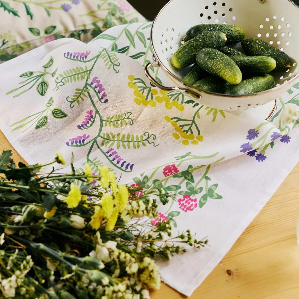 Finlayson Joutomaa Off White / Green / Purple Tea Towel