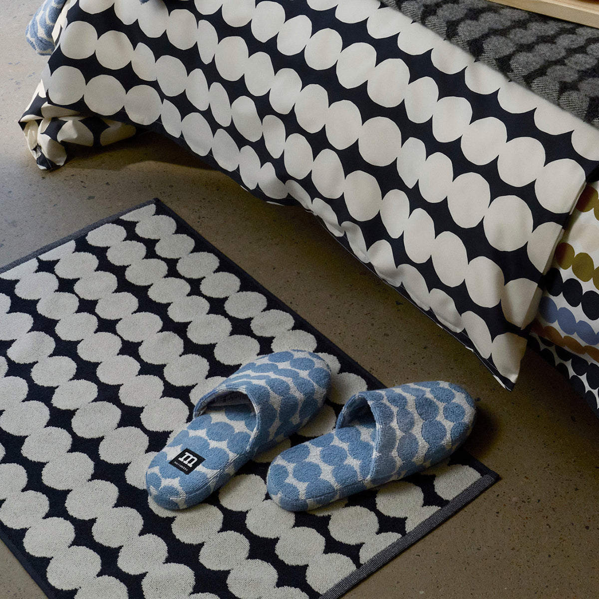 Marimekko Rasymatto Off White / Charcoal Bath Floor Towel